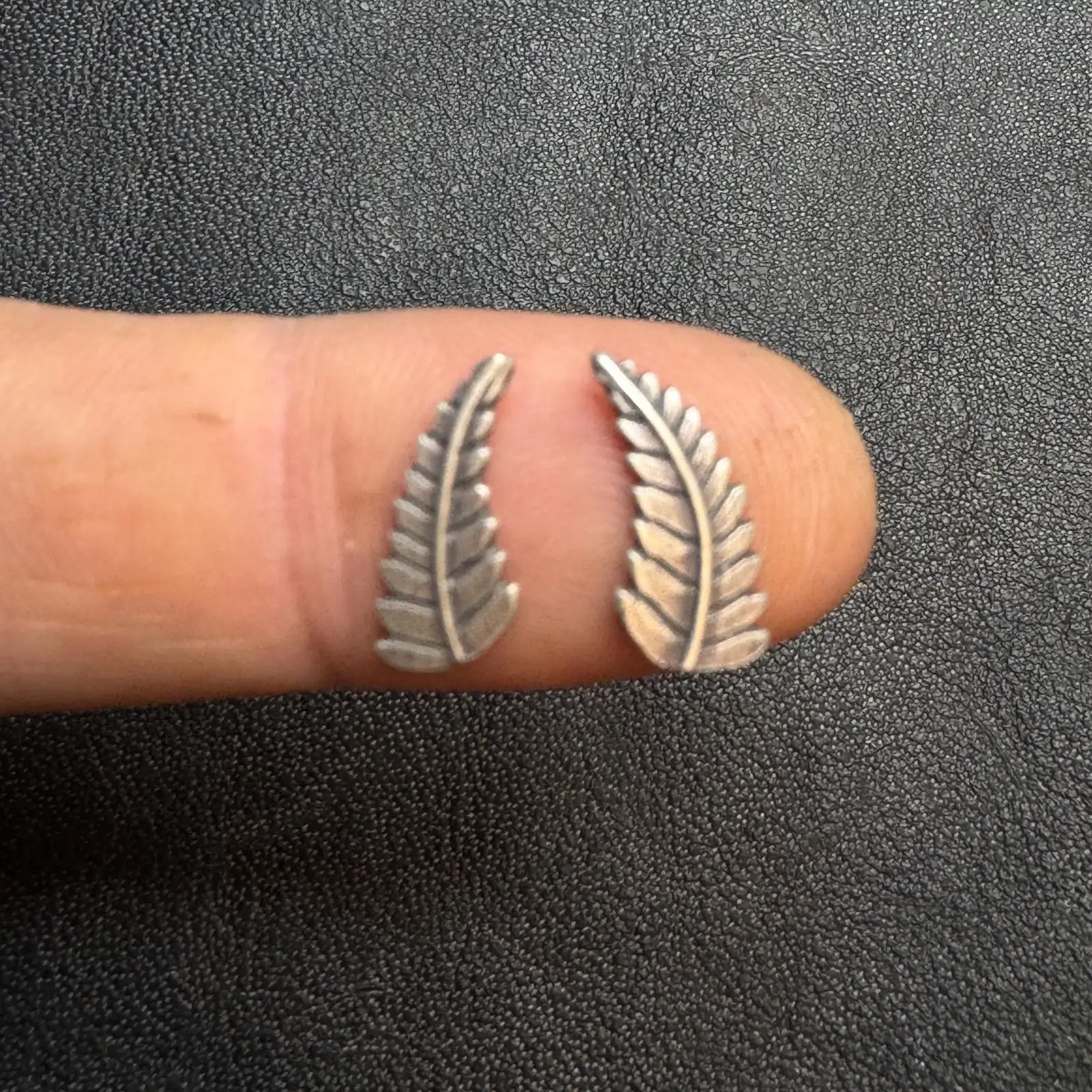 Small Leaves Casting 004 (pair). Solderable Adornment